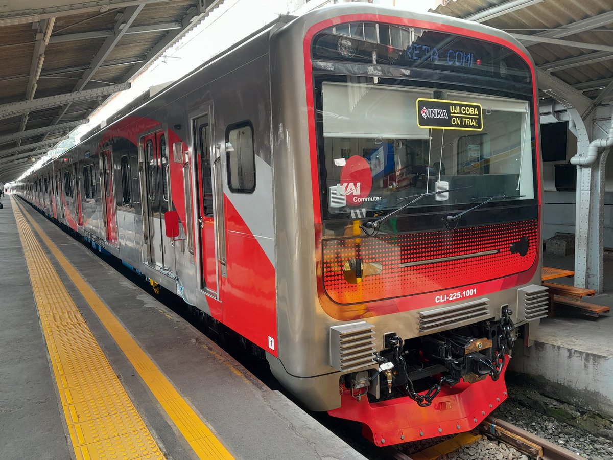 wira1517's tweet photo. KRL iE305 Buatan PT INKA Madiun.
#ptinka
#railfans
#transportasidarat
#like4like
#krlmania
#indonesia
#railway
@argothrottle
@jurnalrailfans
@instrail_id
@pt_inka
@JavatrainID
@AnkerTwiter
@GM_MarKA https://t.co/YshJSE0SbV