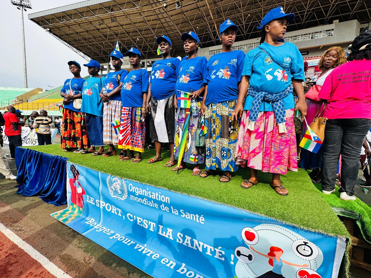 OMSCentrafrique's tweet photo. #JMS25 en #RCA 🇨🇫, 50 femmes enceintes ont marché à Bangui pour dire STOP aux décès maternels évitables.
Elles ont porté un message fort :
Donner la vie ne doit jamais coûter la vie.

#SantéPourToutes #JournéeMondialeDeLaSanté #RCA #1erMai https://t.co/ylrJ0nZmtv