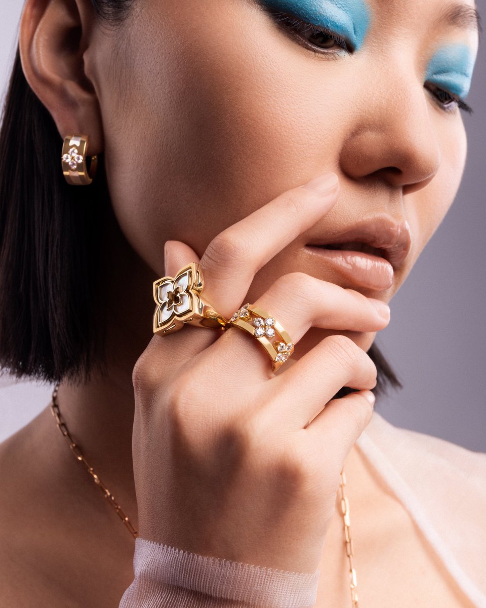 Sometimes, silences say more than a thousand words because the space they hold is as mysterious as it is precious. Discover the hidden messages of Venetian Princess Pirouette.  

#RobertoCoin #VenetianPrincess