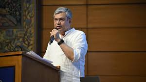 🚨 Union Minister Ashwini Vaishnaw announces Cabinet decision to include caste enumeration in upcoming census.
🔹 Says move ensures transparency, unlike "politically motivated" state surveys
🔹 Aims to protect social fabric from divisive politics
 #CasteCensus  #AshwiniVaishnaw