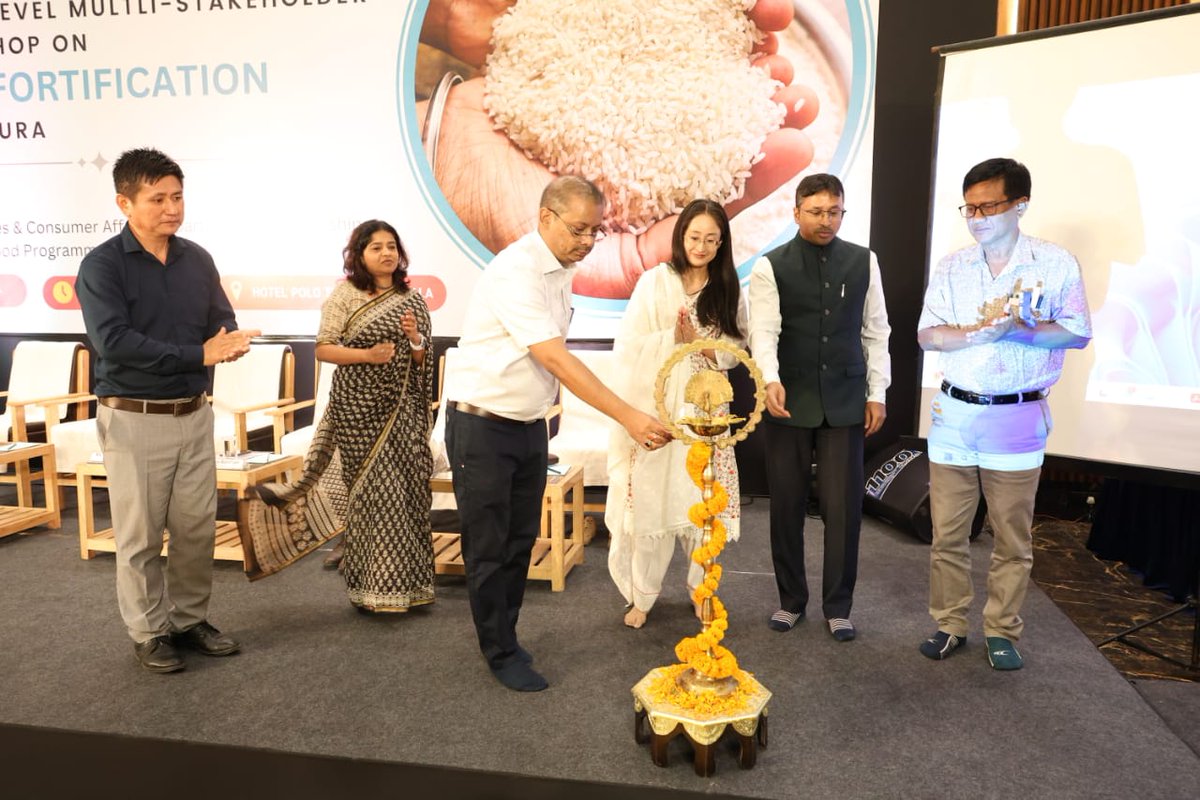 🚀 Today in Agartala, Food, Civil Supplies and Consumer Affairs Department of #Tripura <a href="/FCSTripura/">Department of Food Civil Supplies & CA, Tripura</a> and <a href="/UNWFP_India/">World Food Programme in India</a>  held a state-level workshop on rice fortification! 🌾👩‍⚕️Participants from various sectors discussed the state's progress and future of rice fortification. 1/4