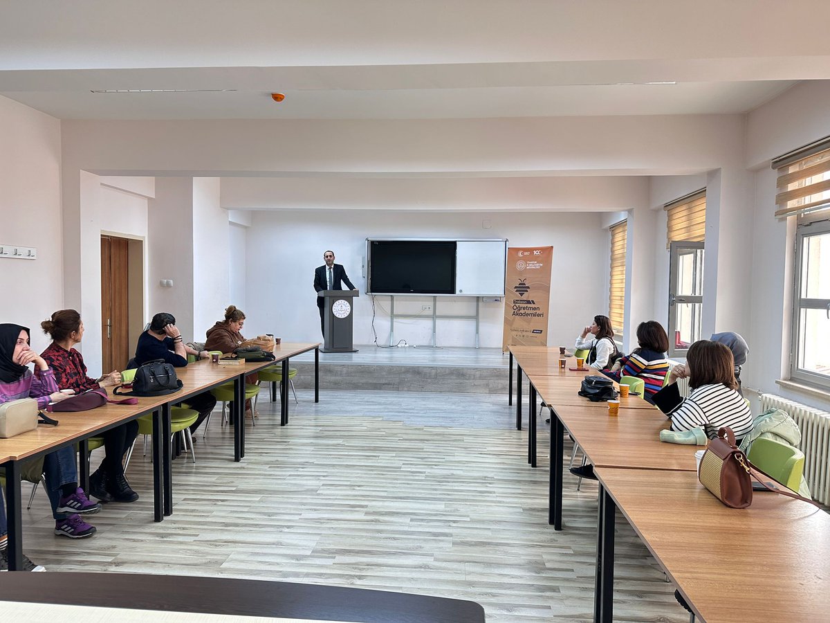 Trabzon İl Milli Eğitim Müdürlüğü Öğretmen Akademileri  Kapsamında Biyografi Akademisi bünyesinde Dr. Öğr.Üyesi Nurettin ÇAKICI tarafından “Trabzon’un Önemli Simalarından Mahmut GOLOĞLU’nun Hayatı  ve Önemli Siyasal Faaliyetleri“konulu eğitimi gerçekleştirildi.