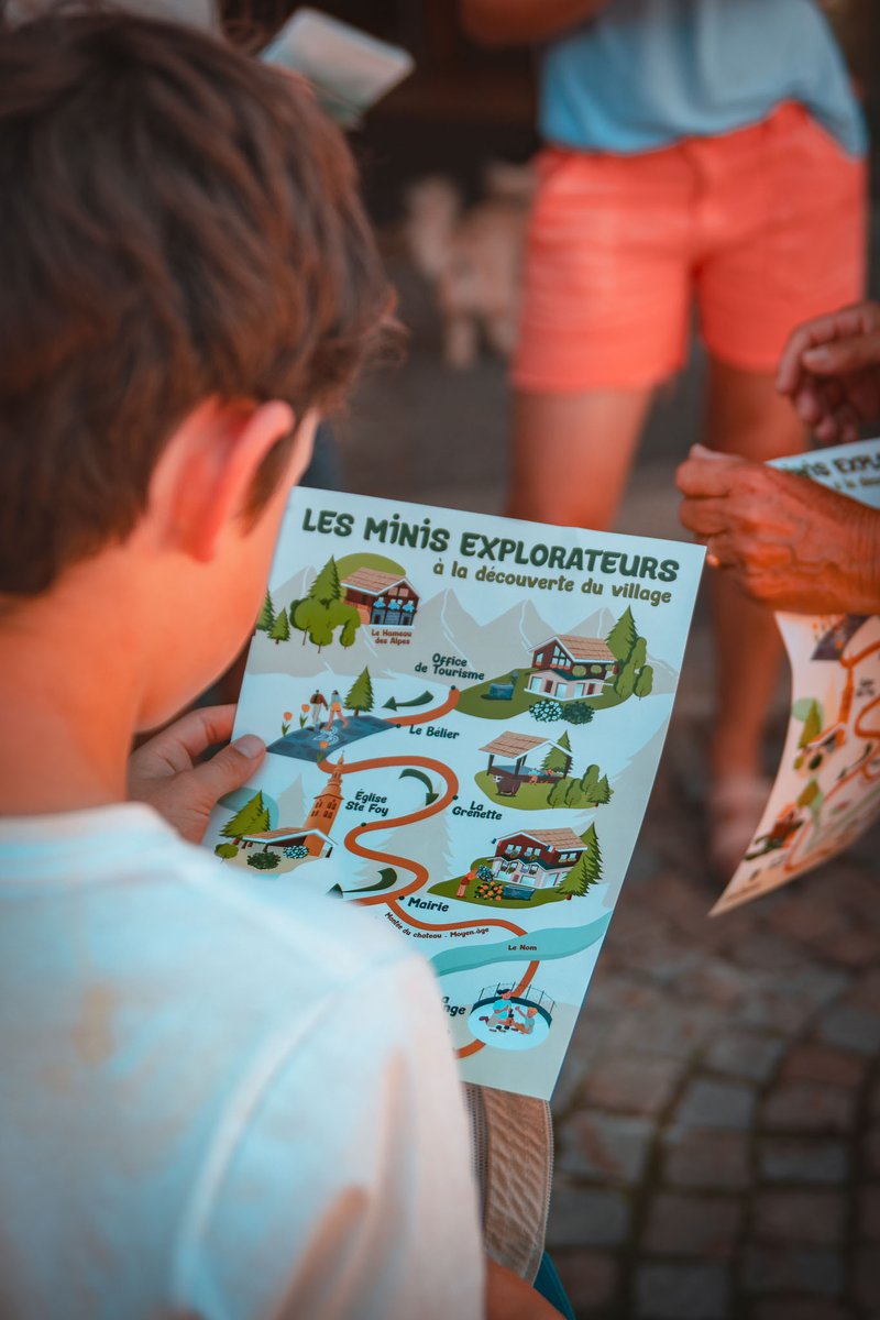 Cet été, les Minis Explorateurs partent à la découverte du village 🧭 Infos et réservations sur bit.ly/LaClusazMinisE…