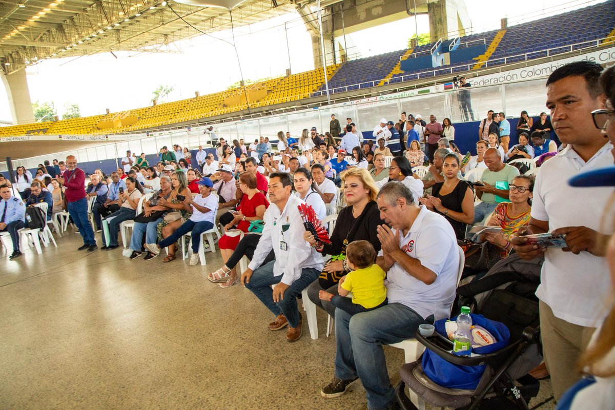 oscarvillani's tweet photo. Sobre el acto bochornoso en #Comuna20:
1. Muy mal manejado por el #Concejo de #Cali.
2. Los Concejales deben dar ejemplo.
3. Los esquemas de seguridad NO deben agredir a las comunidades
4. Pudo haberse presentado una tragedia
#TodoMalConcejoDeCali
#Paz #Tolerancia
#UnTalVillani https://t.co/k4JTyH0ThE