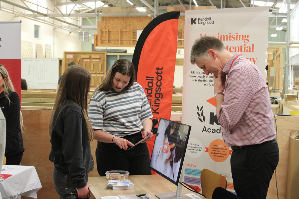 ExeApprentices's tweet image. Our first Construction Expo is well underway, and we&apos;ve seen our full-time Construction students having great conversations with employers from across the sector. Thanks to our employers for coming!

#ExeCollProud  #apprenticeship #apprentice #exetercollege #exeterapprenticeships