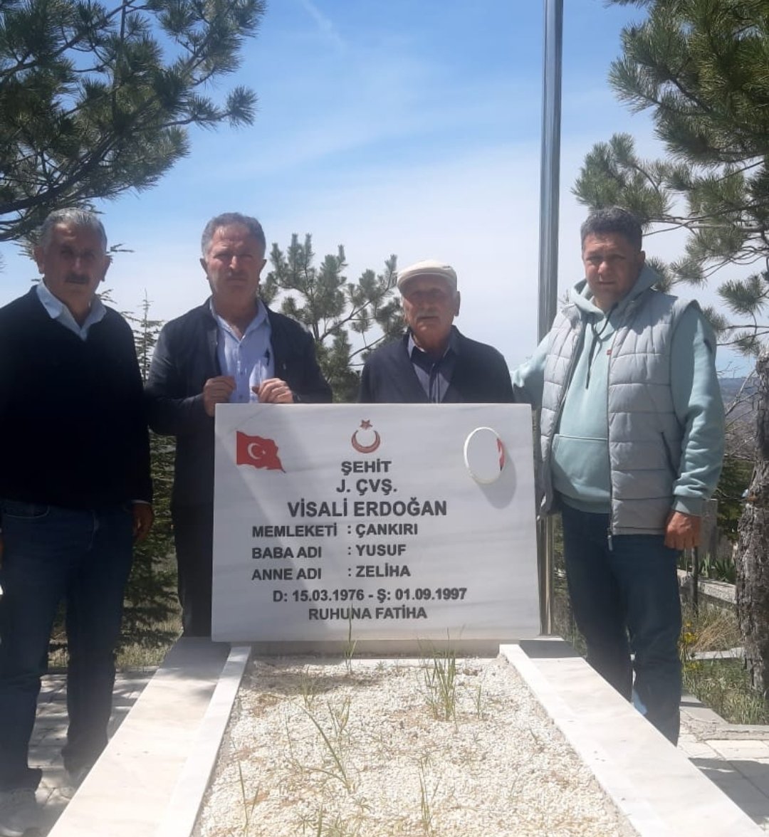 TÜGŞAV ÇANKIRI (@gaziler_ve) on Twitter photo Şehidimiz Visali Erdoğan'ı (Doğantepe) ve ailesini ziyaret ettik.
Ruhu Şad olsun
<a href="/GazilerVakfi/">TÜGŞAV</a> <a href="/lokman_aylar/">Gazi Lokman Aylar</a> <a href="/kasimpekacar/">Kasım PEKACAR</a> <a href="/firattasolar/">M. Fırat Taşolar</a> <a href="/ismailhakkiesen/">İsmail Hakkı Esen</a> <a href="/drpelinyilik/">Doç.Dr. Pelin Yılık</a> <a href="/akbasogluemin/">Av. M.Emin AKBAŞOĞLU 🇹🇷</a> <a href="/maarif_gazi/">m. arif</a> <a href="/tahsinyesilay/">GAZİ Tahsin YEŞİLAY</a> Şehidimiz Visali Erdoğan'ı (Doğantepe) ve ailesini ziyaret ettik.
Ruhu Şad olsun
<a href="/GazilerVakfi/">TÜGŞAV</a> <a href="/lokman_aylar/">Gazi Lokman Aylar</a> <a href="/kasimpekacar/">Kasım PEKACAR</a> <a href="/firattasolar/">M. Fırat Taşolar</a> <a href="/ismailhakkiesen/">İsmail Hakkı Esen</a> <a href="/drpelinyilik/">Doç.Dr. Pelin Yılık</a> <a href="/akbasogluemin/">Av. M.Emin AKBAŞOĞLU 🇹🇷</a> <a href="/maarif_gazi/">m. arif</a> <a href="/tahsinyesilay/">GAZİ Tahsin YEŞİLAY</a>