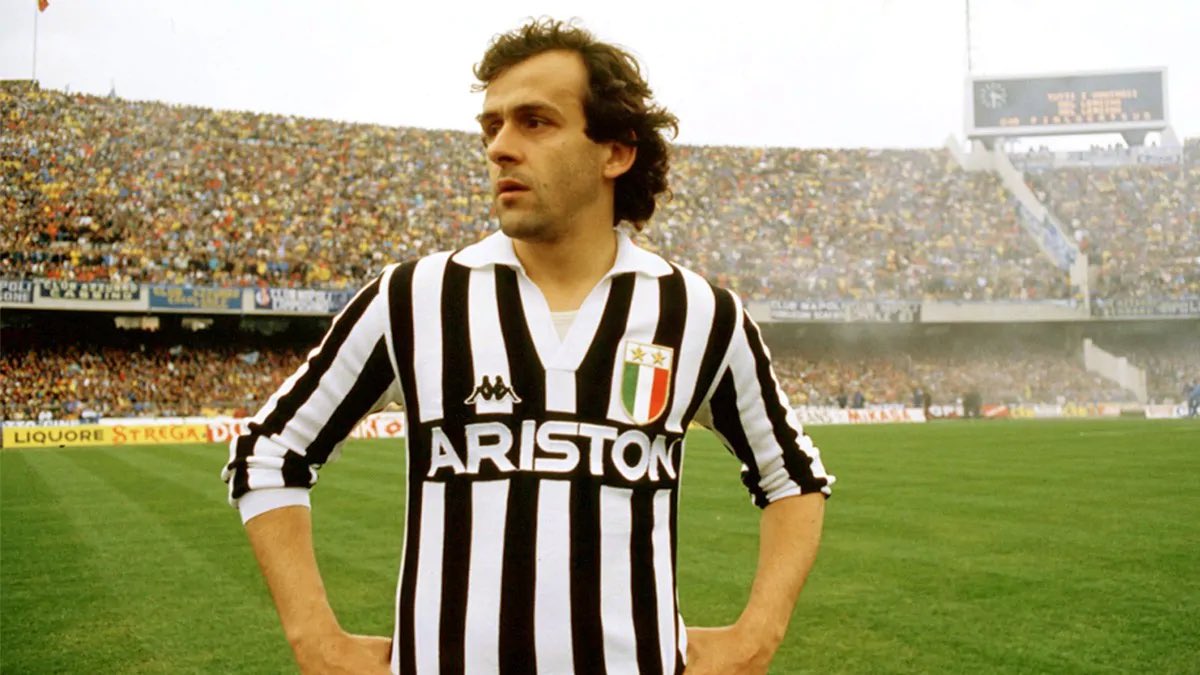 Le 30 avril 1982, la #Juventus annonce l’arrivée de Michel #Platini alors que tout le monde pensait qu’il signerait à l’Inter.