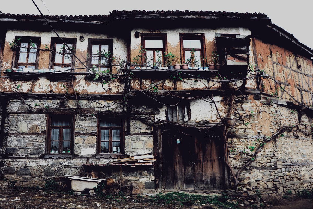 İnsan yıkıla yıkıla inşa eder kendini. 
İmar olmak için viran olmak gerekir. #bursa #cumalıkızık köyü