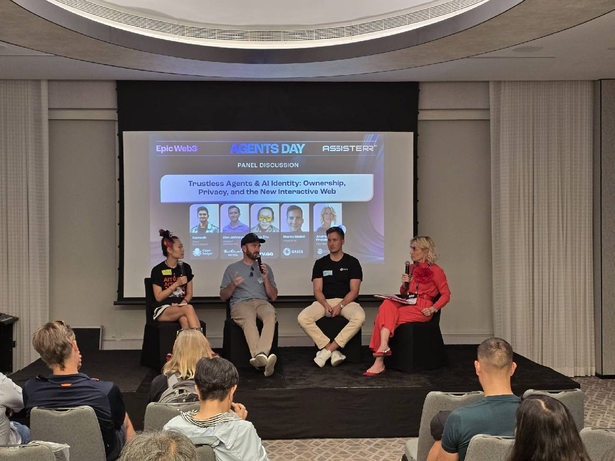CESS Fans (@cess_cn) on Twitter photo #CESS 团员在 #Token2049 ,很高兴参加了由 <a href="/epicagentsday/">Agents Day - AI x Web3 | Token2049 Dubai 🇦🇪</a> 主办的 Agents DAY 活动!
目前,CESS #AI Agent Hub 定位为跨行业 AI 部署的变革性解决方案。通过利用 CESS 网络和 XESS AI 协议套件的数据优势,CESS AI 代理中心简化了 AI 集成的复杂性,同时提供了去中心化、可扩展且安全的基础设施。 #CESS 团员在 #Token2049 ,很高兴参加了由 <a href="/epicagentsday/">Agents Day - AI x Web3 | Token2049 Dubai 🇦🇪</a> 主办的 Agents DAY 活动!
目前,CESS #AI Agent Hub 定位为跨行业 AI 部署的变革性解决方案。通过利用 CESS 网络和 XESS AI 协议套件的数据优势,CESS AI 代理中心简化了 AI 集成的复杂性,同时提供了去中心化、可扩展且安全的基础设施。