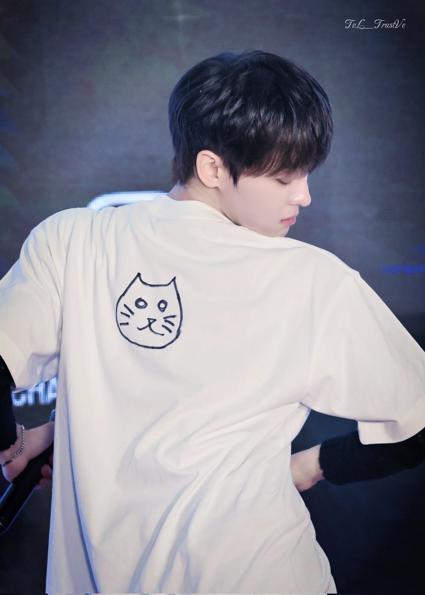 TaevinLee_TV_'s tweet photo. 250419 Suzhou Shuya Appreciation Event   

- 고양��� 등에 🐱 있다! 
- 어디 보자👀
#LEETAEVIN #이태빈 #李泰彬 https://t.co/OvpwuxTqi4
