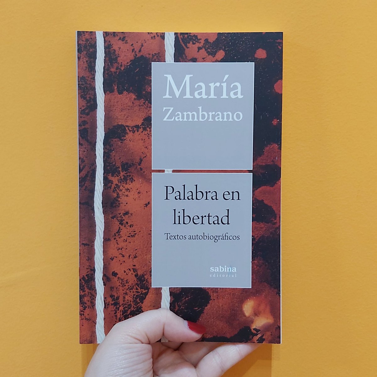 Meta Librería (@metalibreria) on Twitter photo Personal selección de diarios, sueños y escritos autobiográficos de María Zambrano. Editado por <a href="/SabinaEditorial/">Sabina Editorial</a>, abarcan por entero el exilio y ulterior regreso de la filósofa, esbozando un hermoso ejercicio reflexivo sobre las fibras de la propia vida.
👉metalibreria.com/producto/palab… Personal selección de diarios, sueños y escritos autobiográficos de María Zambrano. Editado por <a href="/SabinaEditorial/">Sabina Editorial</a>, abarcan por entero el exilio y ulterior regreso de la filósofa, esbozando un hermoso ejercicio reflexivo sobre las fibras de la propia vida.
👉metalibreria.com/producto/palab…