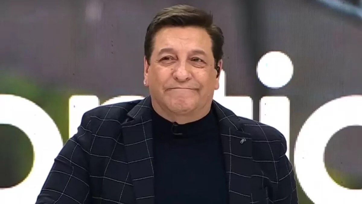 ___Pachi__'s tweet photo. A Julio Cesar Rodriguez deberian sacarlo de la tv y radio, por alabar la narco cultura, por defender y justificar a los delincuentes, por ser octubrista, por subir videos fumando marihuana, por sacarse fotos con narcos como el guaton Mutema, etc. https://t.co/6R7EJtZUEC