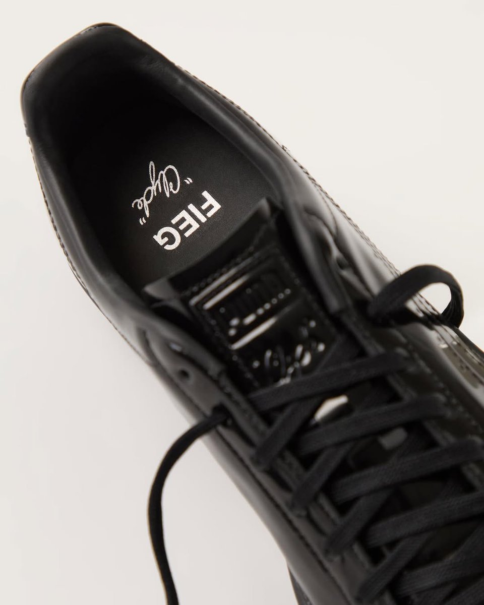 Ronnie Fieg x PUMA Clyde 🖤

80 pairs made in celebration of Walt "Clyde" Frazier's 80th birthday