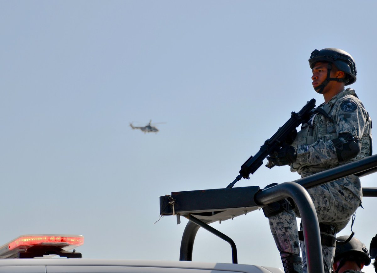 Por Aire y por tierra, las y los integrantes de la #GuardiaNacional refrendamos nuestro compromiso de trabajar por un México de #JusticiaYPaz