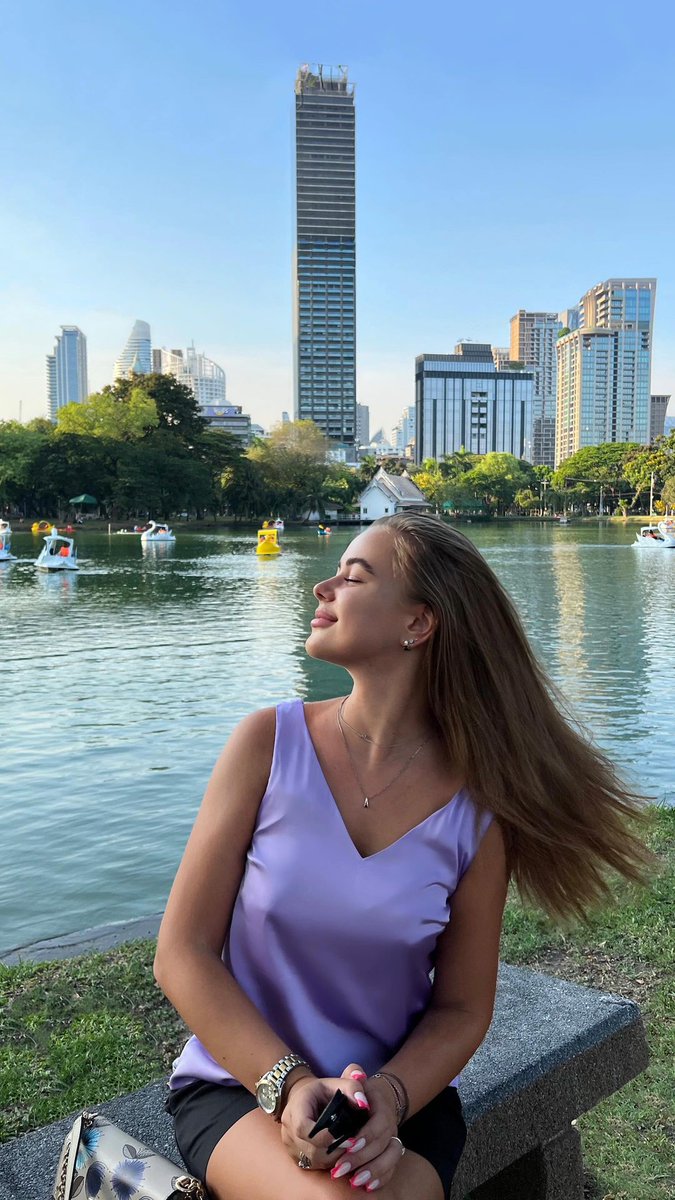 Interroman's tweet image. Don‘t cry because it is over， smile because it happened。