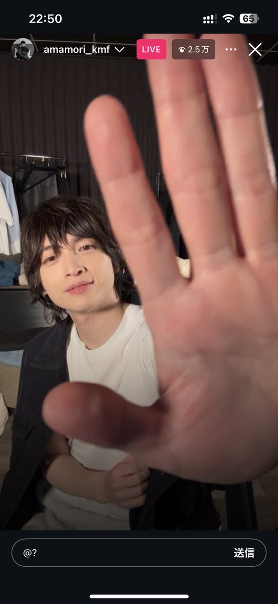MyTmngo's tweet photo. 彼氏とのビデオ通話でしかない🥺
#玉森春コーデ https://t.co/4vWCwelhSV