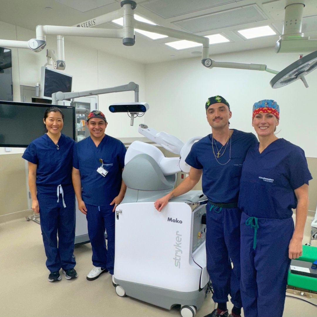 #UTSWOrtho is proud to be 1 of only 15 sites in North America selected for the limited release of the Mako 4 robotic system - advancing joint replacement with unmatched precision.

This milestone is one step closer to the future of #orthopaedicsurgery.

<a href="/DrAntoniaChen/">Antonia Chen</a> #Mako4