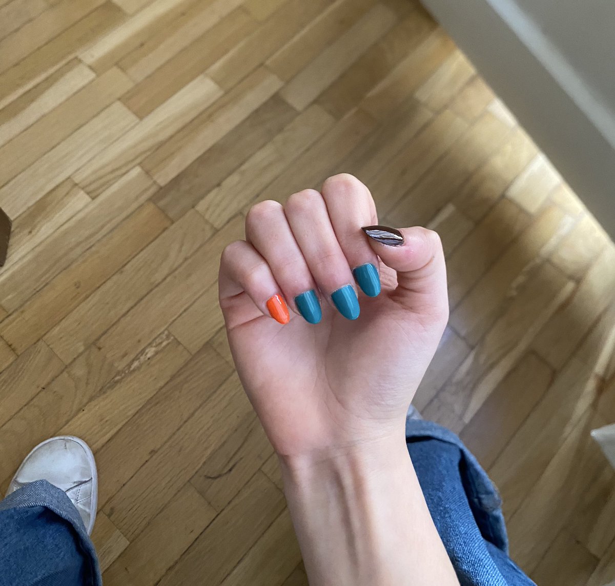 victoria tweet media