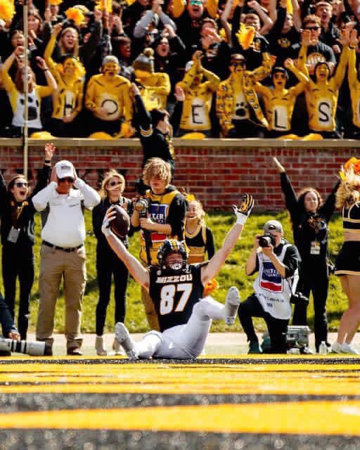 TristanWillis (@tristanwillis27) on Twitter photo #AGTG After a great conversation with <a href="/coachbrianearly/">Brian Early</a> I am blessed to receive an offer from Missouri University <a href="/Zinn68/">Tyrone Green</a> <a href="/Glap_IV/">R. Glapion</a> <a href="/coachwoods9/">DWoods</a> <a href="/T360Elite/">Coach T</a> <a href="/Bullard_Coach/">Cody Bullard</a> <a href="/EMitch_28/">Erick Mitchell II</a> <a href="/SCSharkFootball/">ShadowCreekFootball</a> <a href="/HoustonHero713/">Mike West🤘🏾</a> <a href="/adamgorney/">Adam Gorney</a> <a href="/GPowersScout/">Greg Powers 🏟️</a> <a href="/TomLoy247/">Tom Loy</a> <a href="/jackson_dip/">Jackson DiPasquale</a> <a href="/CoachDMitch27/">Darius Mitchell</a> #AGTG After a great conversation with <a href="/coachbrianearly/">Brian Early</a> I am blessed to receive an offer from Missouri University <a href="/Zinn68/">Tyrone Green</a> <a href="/Glap_IV/">R. Glapion</a> <a href="/coachwoods9/">DWoods</a> <a href="/T360Elite/">Coach T</a> <a href="/Bullard_Coach/">Cody Bullard</a> <a href="/EMitch_28/">Erick Mitchell II</a> <a href="/SCSharkFootball/">ShadowCreekFootball</a> <a href="/HoustonHero713/">Mike West🤘🏾</a> <a href="/adamgorney/">Adam Gorney</a> <a href="/GPowersScout/">Greg Powers 🏟️</a> <a href="/TomLoy247/">Tom Loy</a> <a href="/jackson_dip/">Jackson DiPasquale</a> <a href="/CoachDMitch27/">Darius Mitchell</a>
