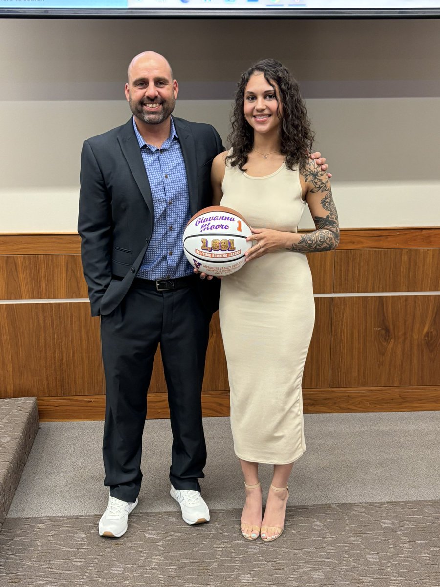 mvc_wbb's tweet photo. 2024-2025 end of season banquet was a success!! Great night to celebrate a successful season putting MOVAL WBB back on the map! Congratulations to all of our seniors, Scholar Athletes, All-Conference players, and All-Defensive team. Giavanna Moore was recognized for breaking the All-Time Leading Scoring Record and Ylenia Exposito received her 1000 ball from surpassing the milestone on Nov 2, 2024 vs Viterbo. So proud of all our young women and what they have accomplished on and off the court💜🧡