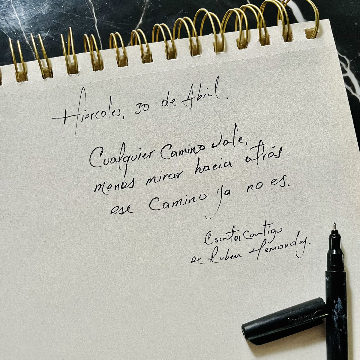 Escritoscontigo's tweet photo. Sigamos siempre adelante. 

Buen dia. 💫 https://t.co/eFttz3UAuU