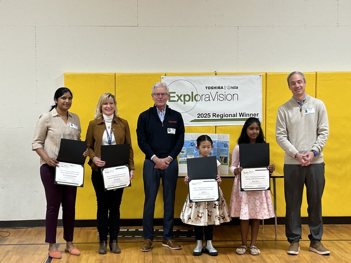 ToshibaAmerica's tweet image. Congrats to Ayira Varre, Yuelin Li, Coach Tami Brook, and Mentor Kirti Priyanka Vanapalli from STEM School Highlands Ranch in Colorado for being selected as regional winners of this year’s #Toshiba/@NSTA #ExploraVision with AniSensor project! 🌟🌟