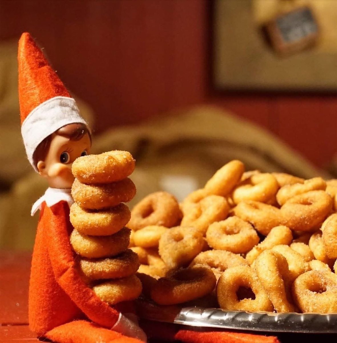 npxsanta's tweet photo. All hands on deck today! Yes! Even the scout elves. They are on yetti-o and snowman soup duty and here for any questions you might have! Tickets go live in 15 minutes at 8am MST-AZ. https://t.co/jmF1BkiCOJ https://t.co/rHQ9U7eUad