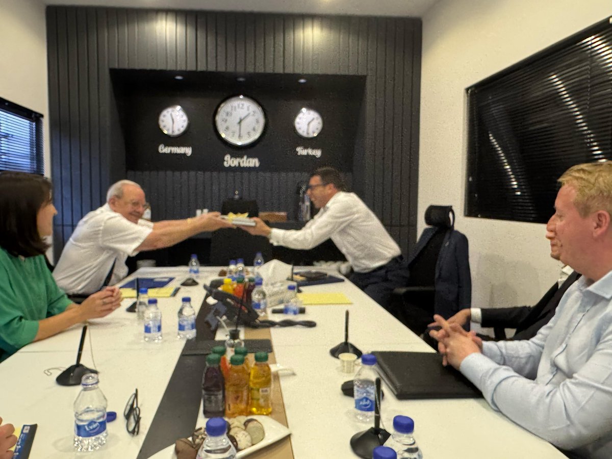 Eng. Nadim Muasher, Chairman of El Zay Ready Wear, welcomed UK Ambassador Philip Hall and Trade Envoy Lord McNicol at the Russeifa factory to discuss ways to strengthen Jordan-UK trade ties and build on the countries’ historic partnership.

#JordanUKRelations #TradePartnership