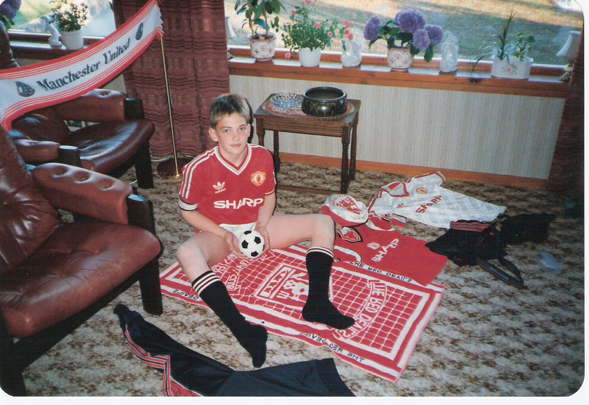 How it all started ... og nå er neste kapittel klart: Hedersmannen og redaktørlegenden <a href="/larsmolsen/">Lars Morten Olsen</a> takker av som US-redaktør og 1. juli overtar jeg pinnen. Spent, glad, forventningsfull og ca 400 United-drakter rikere. Gi meg gjerne en lyd om hva du mener US bør skrive om.