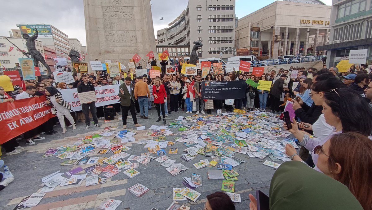 Emek verdik, alın teri döktük, sıra hak ettiğimiz atamada! #KPSS2024EkAtamaBekliyor ile sesimizi duyuralım! Adaletli atama, eşit branş dağılımı istiyoruz!