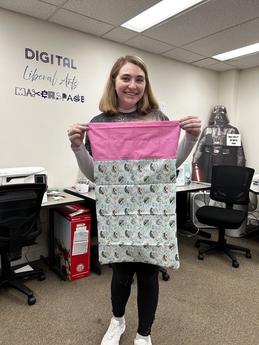 DLAatCornell's tweet photo. The Digital Liberal Arts Makerspace is up and running! In our first workshop students sewed their very own pillow cases. #DigitalLiberalArts #CornellCollege #ColeLibrary #DLAMakerspace https://t.co/NstqTZ7z9B