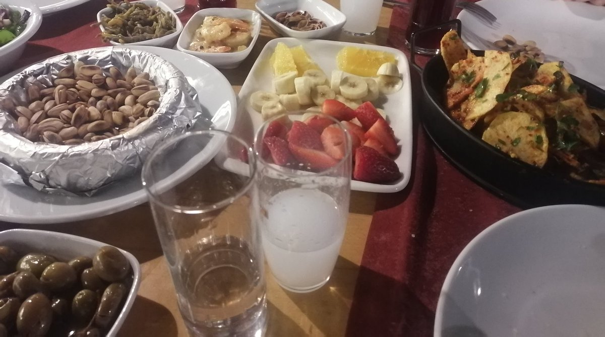 orkunatalay6's tweet photo. Kimi zaman "özlediklerin" için içersin... Rakı bu.. Herkesle ve herkese içilmez... ❤️ #evlicift #cuckoldevlicift #mersincift #mersinevlicift #mersincuckold https://t.co/nPpfDI9n03