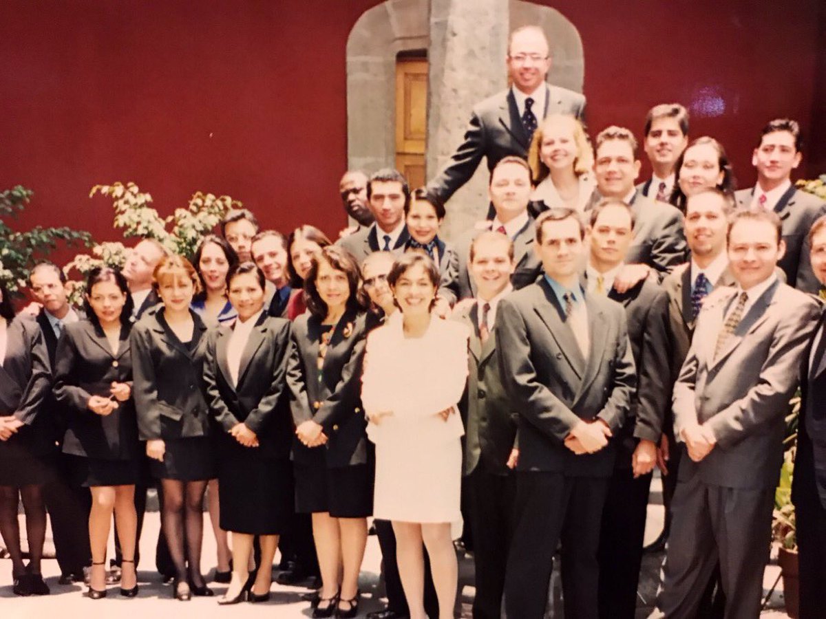 Como cada año...hace casi 26 años en el <a href="/imatiasromero/">Instituto Matías Romero</a> unos chamaquitos... Feliz #DíaDeLaNiña #DíaDelNiño G15 #OrgulloSEM  
👇🏽
Abel y Jaime siempre presentes ❤️!!
