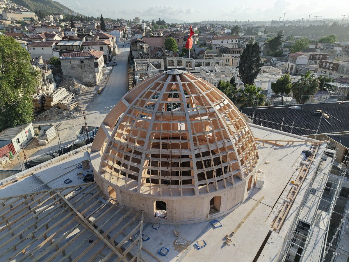 u_ibrahim_altay's tweet photo. 6 Şubat depremlerinde yıkılan Anadolu’nun ilk camisi Habib-i Neccar Camii’nin restorasyonunu titizlikle sürdürüyoruz.

Bu ihya süreci sadece bir yapının değil, aynı zamanda kardeşliğin, dayanışmanın ve umudun da yeniden ayağa kalkışıdır.

Bu büyük emaneti ayağa kaldırmak için elimizden geleni yapmaya devam edeceğiz.