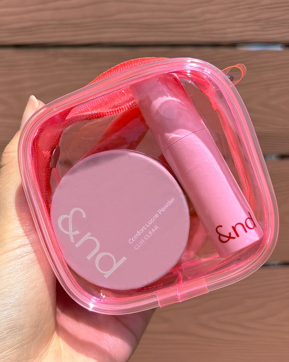 持ち運びに便利なサイズのアンドバイロムアンド💗

ミニサイズだから、ポーチにすっぽり！
アンロムでフルメイクもできるから旅行用にもピッタリ👜✨

可愛いサイズのアンロムで
旅行先でもメイクを楽しんでみてね！

#アンドバイロムアンド #コンビニコスメ
#andbyromand #ローソン #ミニコスメ