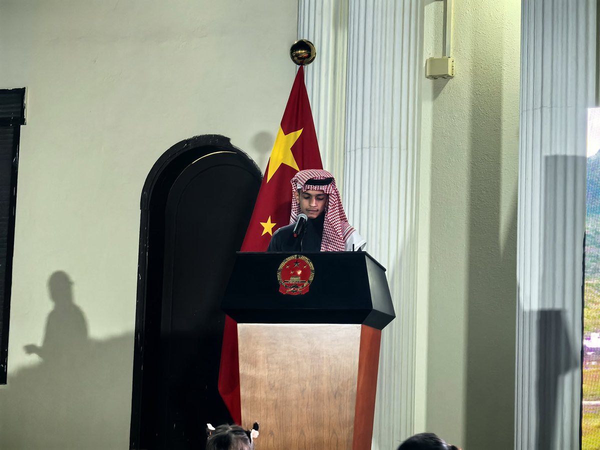 ime1l_'s tweet photo. يشرّفني مشاركتكم لحظات أول تجربة لي في الإلقاء، وكان من نصيب اللغة الصينية🇨🇳

في #اليوم_العالمي_للغة_الصينية 

الذي أُقيم في القنصلية العامة لجمهورية الصين الشعبية، وبالتعاون مع معهد بيت الحكمة

الذي أفتخر بأن أكون أحد طلابه وأفتخر بكوني طالبًا للغة الصينية 
تجربة لا تُنسى ✨ https://t.co/oRyVx0lMls