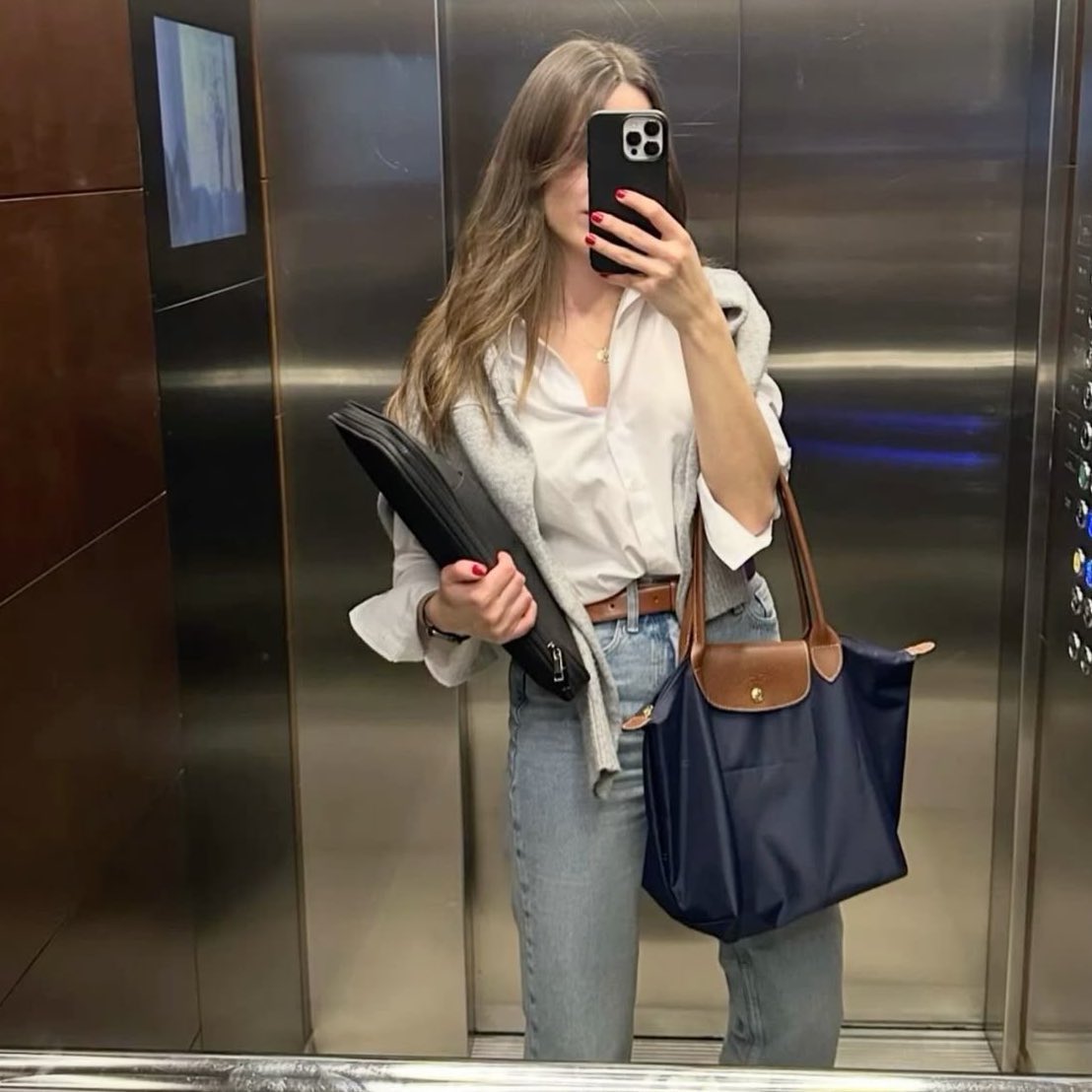 bonjour_pre's tweet photo. Longchamp รุ่น original ของแบรนด์เป็นกระเป๋าที่ practical สุดๆ หยิบมาใช้ได้เรื่อยๆ เลยค่ะ

size M✨ราคา 5,800-.฿
size L✨ราคา 6,300-.฿
🤍มัดจำ 50% 
👜 ออกชอปลาฟาแยตค่า https://t.co/XOyoHq0KrP