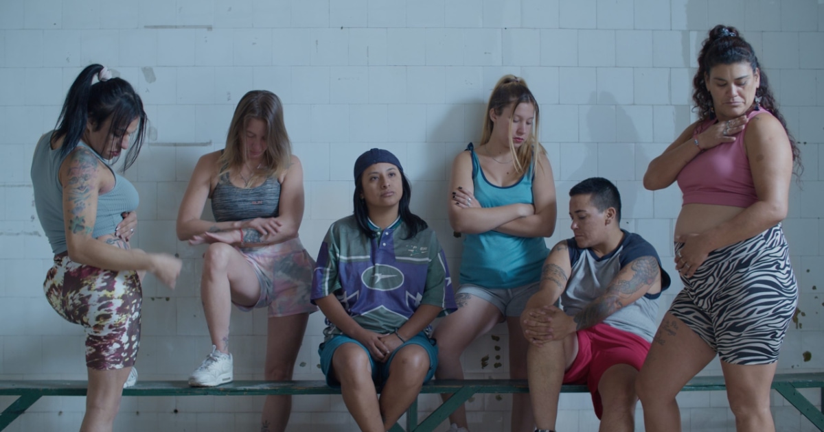 sidebysideff's tweet image. Какие новые фильмы стоит посмотреть?
Антон Исюков побывал на крупнейшем киносмотре Северной Европы – Гётеборгском кинофестивале – и рассказал нам о квир-новинках.
Некоторые названия в галерее, остальные на нашем сайте: tinyurl.com/ye7w8wku