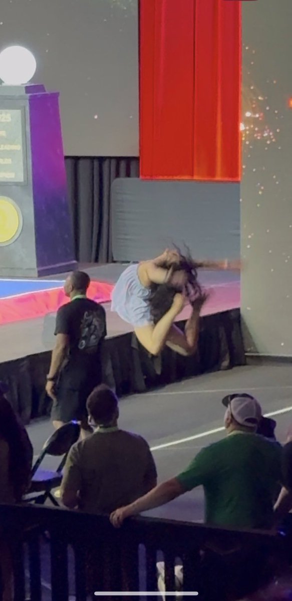 SENlORJAGS's tweet photo. like mother, like daughter😭 https://t.co/4mcvjQGqW4