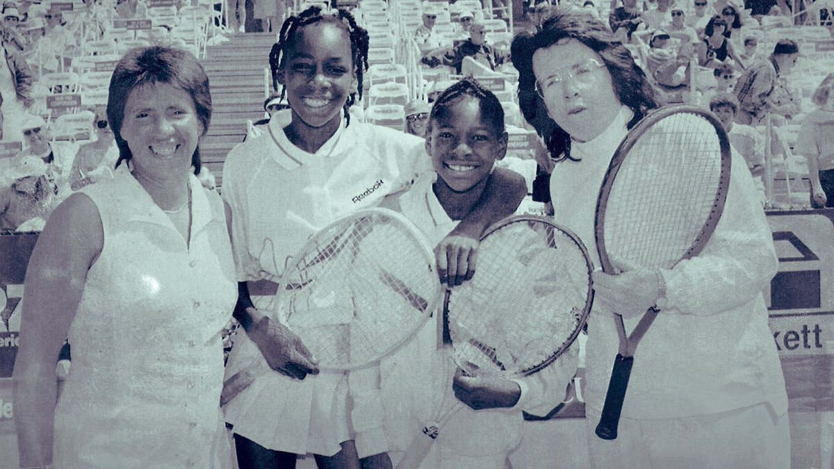 BillieJeanKing's tweet image. On April 30, 1988, 37 years ago today, I first met @Venuseswilliams and @serenawilliams at a Domino's Pizza @WorldTeamTennis clinic in Long Beach, CA.
They were as impressive then as they are now.
📷: Carol Newsom, taken at our second meeting, 1992, with Rosie Casals.