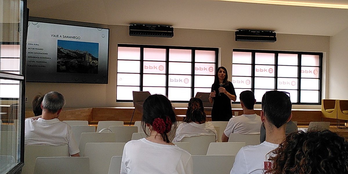 infoqpuntocom's tweet image. Novena jornada, Formación de  Sostenibilidad Corporativa #bbkkuna con  #IosuMartinez 
@ElenaSánchez “Gestión de la Huella Ambiental, Huella de Carbono y Uso eficiente d  Recursos", dtora Dpto  Sostenibilidad de Baigorri, certificada BCorp @NegoBide #ComunidadBNorte  @BCorpSpain