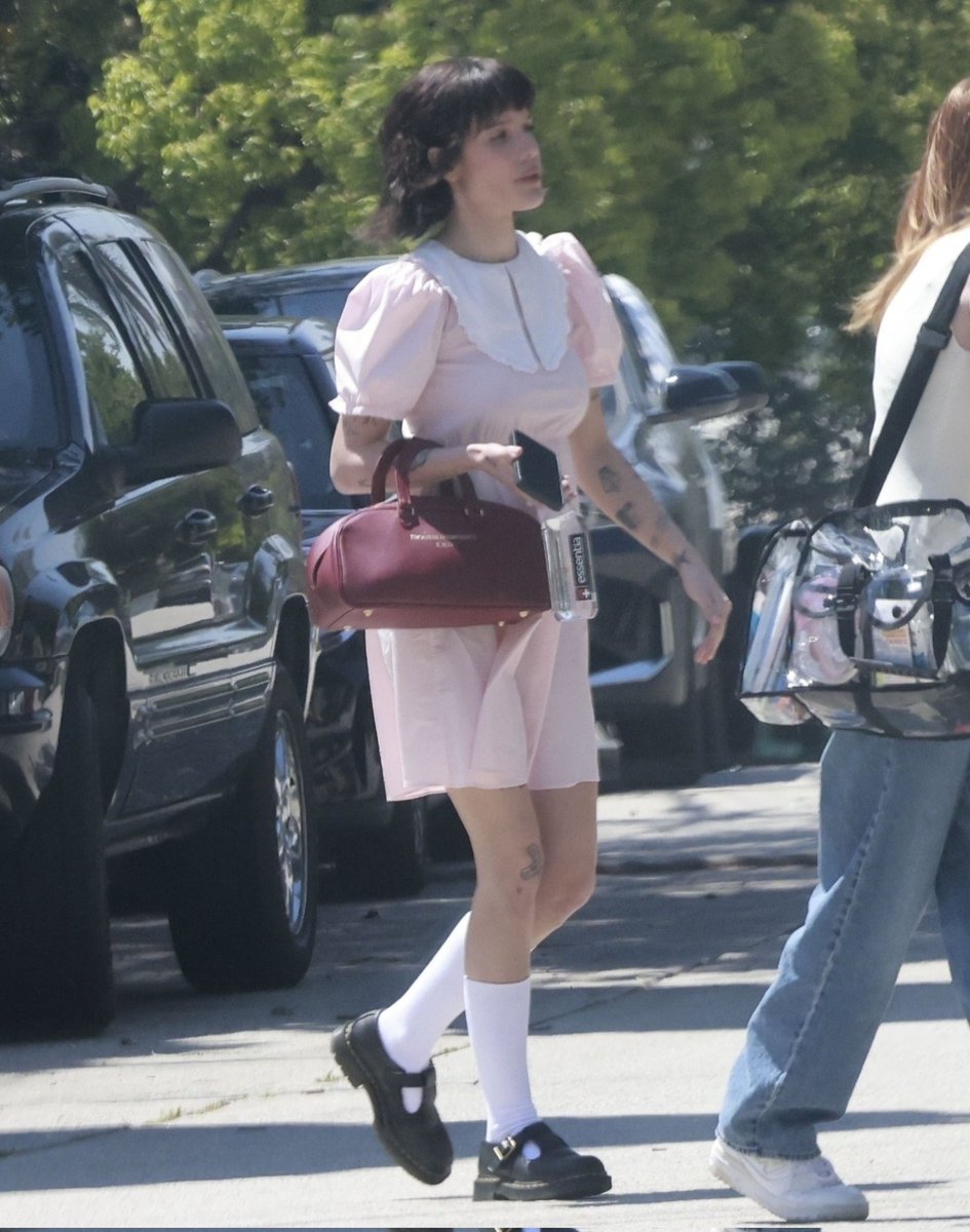 AxelRod2006's tweet image. Halsey yesterday in Los Angeles!! ๐ฉท