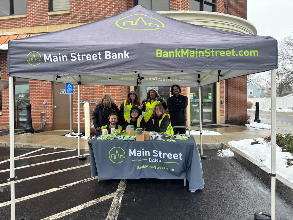 BankMainStreet's tweet image. ❄️ Snow couldn&apos;t stop our amazing team in Marlborough from hosting a free shred day! 📄 Our dedicated team ensured the community had access to secure shredding services, keeping sensitive documents safe. #ShredDay #DocumentSecurity