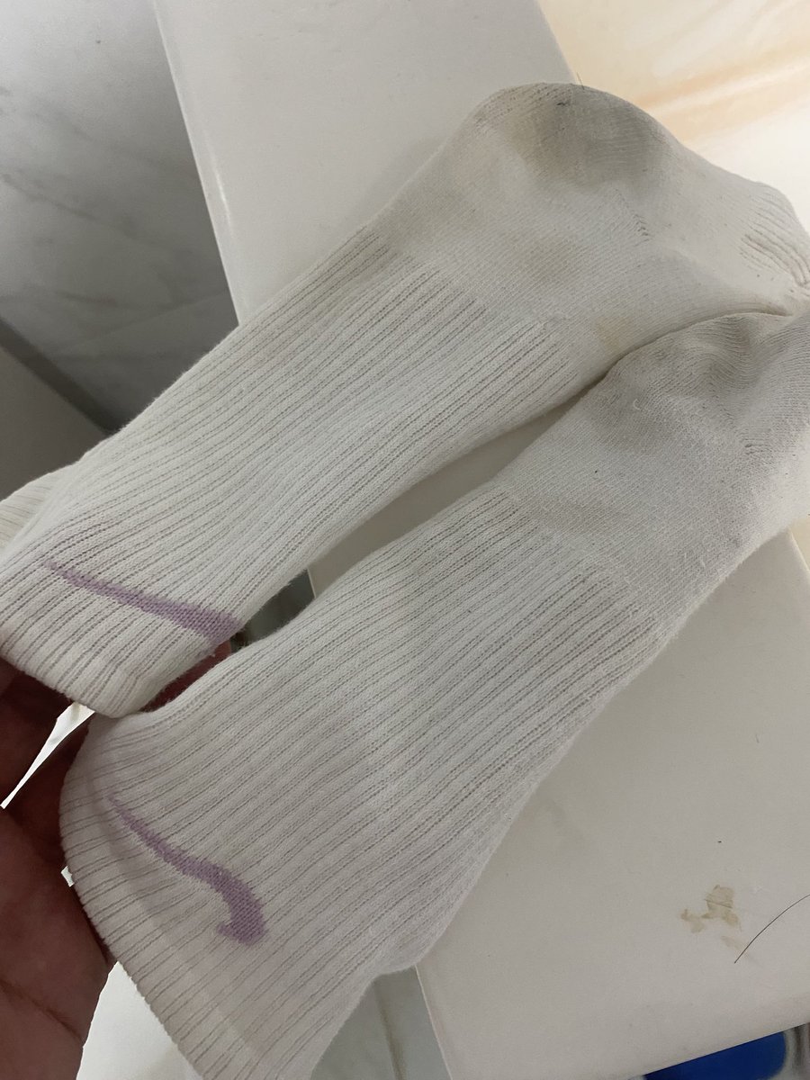 yummy1man's tweet photo. 他刚脱下来的🧦穿上还有温度😆 https://t.co/CzW8BIQ9LY