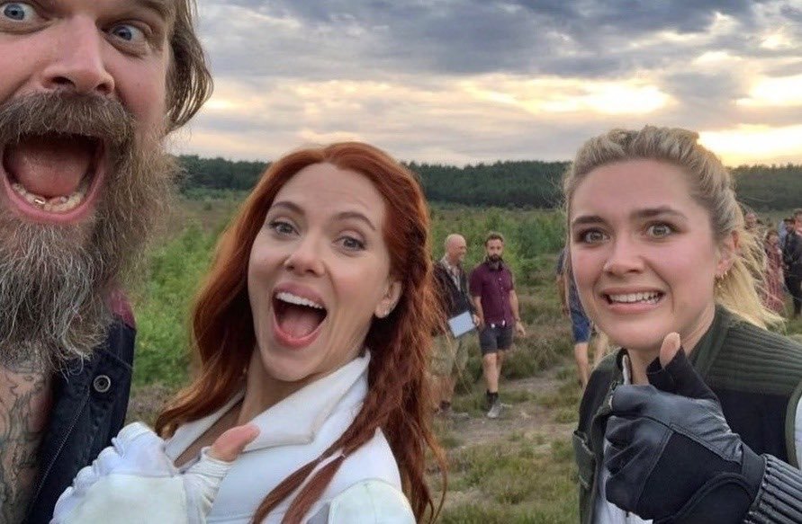 플로렌스 퓨가 엘리자베스 올슨 주연 <완다비전>이 가장 기억에 남는 마블 작품 중 중 하나라고 말했다. "<완다비전>의 엘리자베스 올슨과 그 드라마...