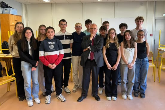 Image de Préfet de la Sarthe - #ࣽÉducation| #ClasseDéfense
Hier aprés-midi, M. Emmanuel Aubry, préfet de la #Sarthe, s’est rendu