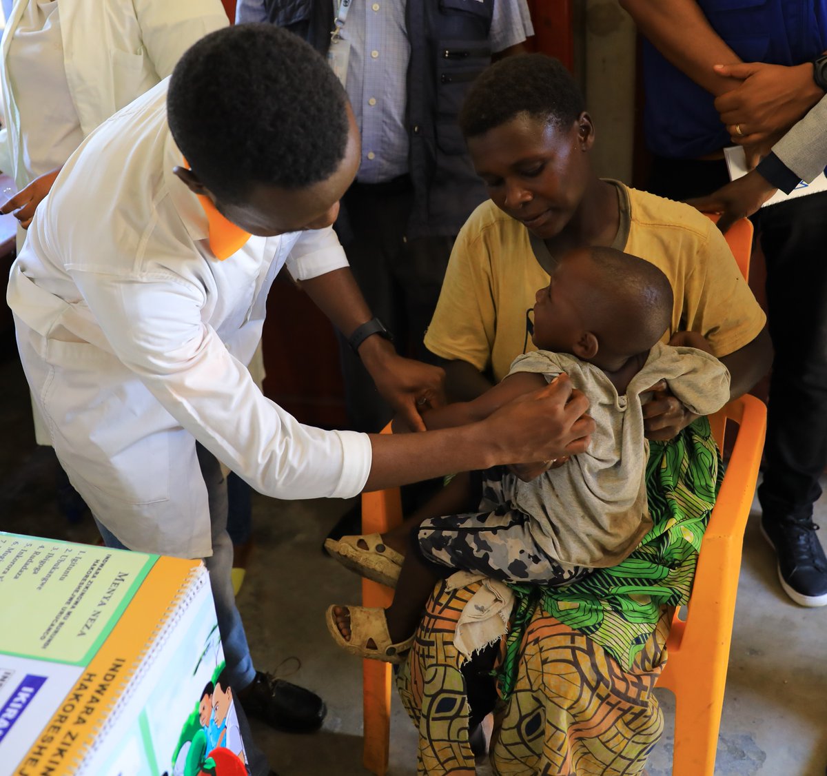 Objectif de cette visite à la frontière entre le 🇧🇮 et la 🇨🇩: Évaluation de la mise œuvre de la surveillance des maladies potentiellement épidémique et le rattrapage des enfants zéro doses et sous vaccinés.