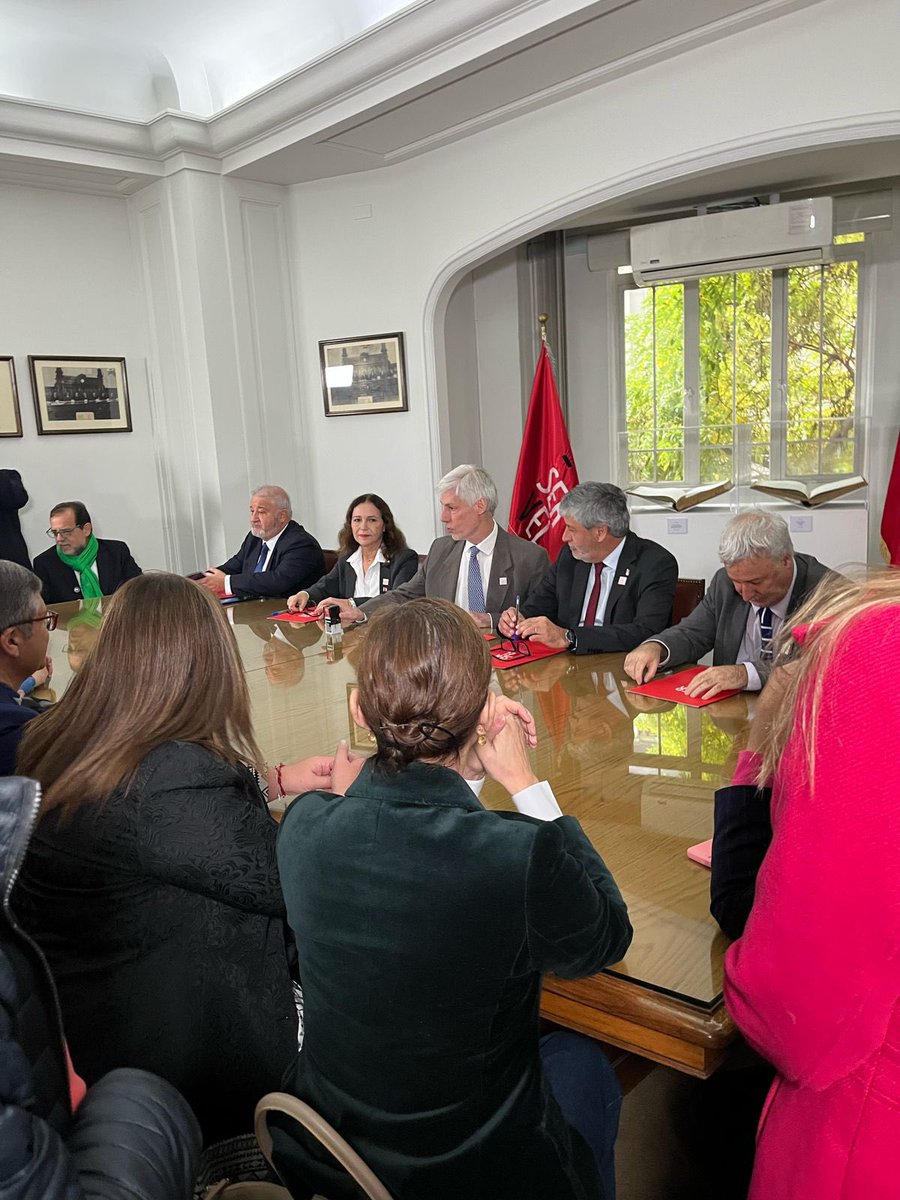 Primarias Presidenciales 2025. 

Pacto "Unidad por Chile" conformado por los partidos: 

- Radical
- Socialista
- Frente Amplio 
- Por la Democracia 
- Comunista de Chile
- FRVS 
- Liberal 
- Acción Humanista