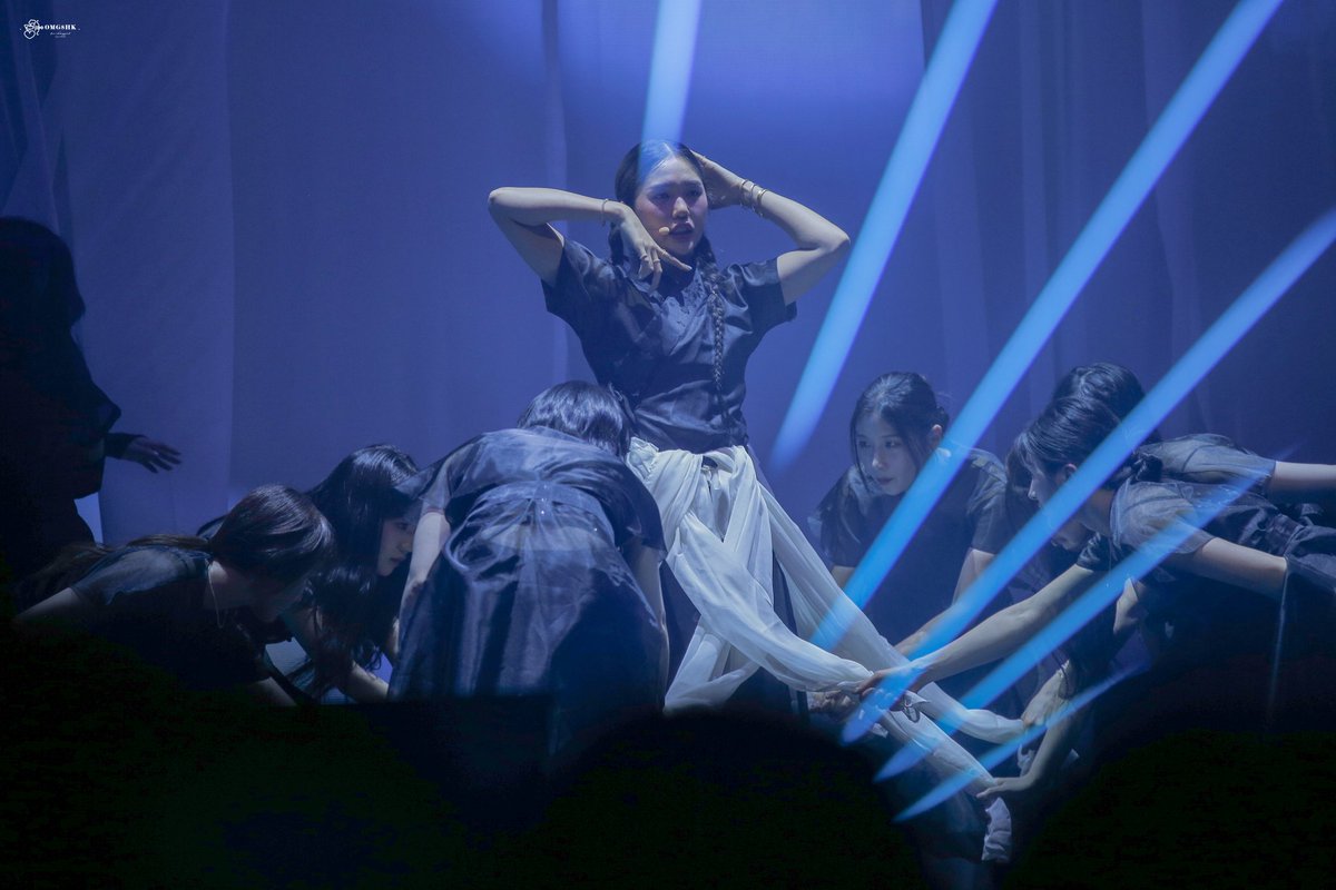 이별은 만남이 되리라
만남은 다시 이별이 되리다
이 눈물 마음에 새기리라
평생 너와 이어져 있으리다