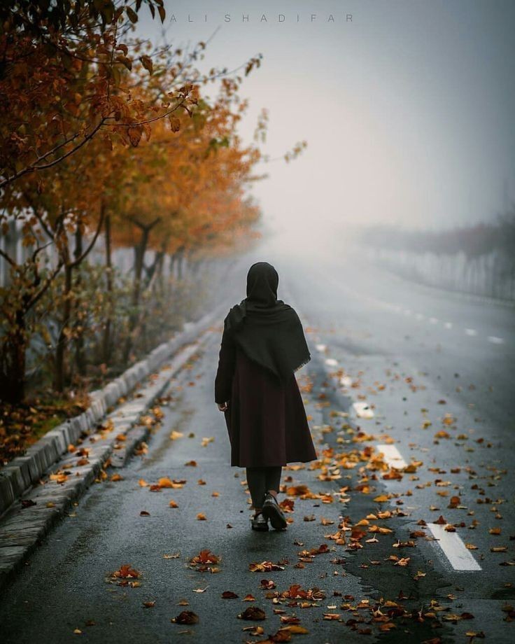 چھوڑ کر جانے والے کیا جانیں ۔۔۔۔
یادوں کا بوجھ کتنا بھاری ہوتا ہے ۔۔

کچھ حادثے خاموش کر دیتے ہیں ورنہ ۔۔
گفتگو کس کونہیں آتی ۔۔۔۔۔۔۔۔